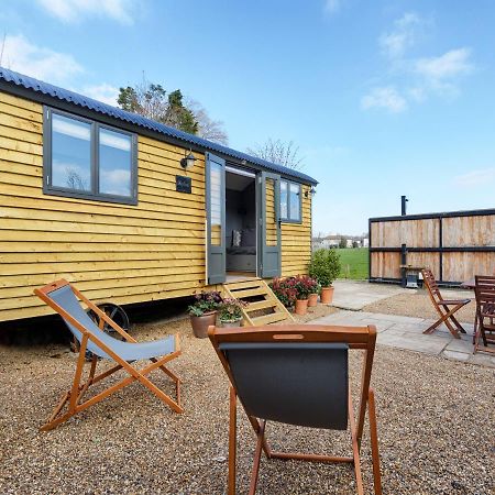 Pass The Keys Whitstable Shepherds Hut Minutes From The Harbour Villa Bagian luar foto