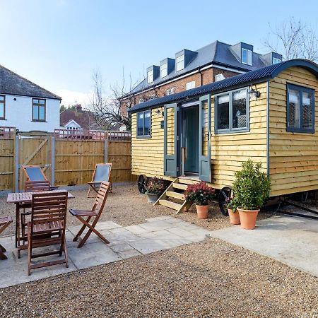 Pass The Keys Whitstable Shepherds Hut Minutes From The Harbour Villa Bagian luar foto