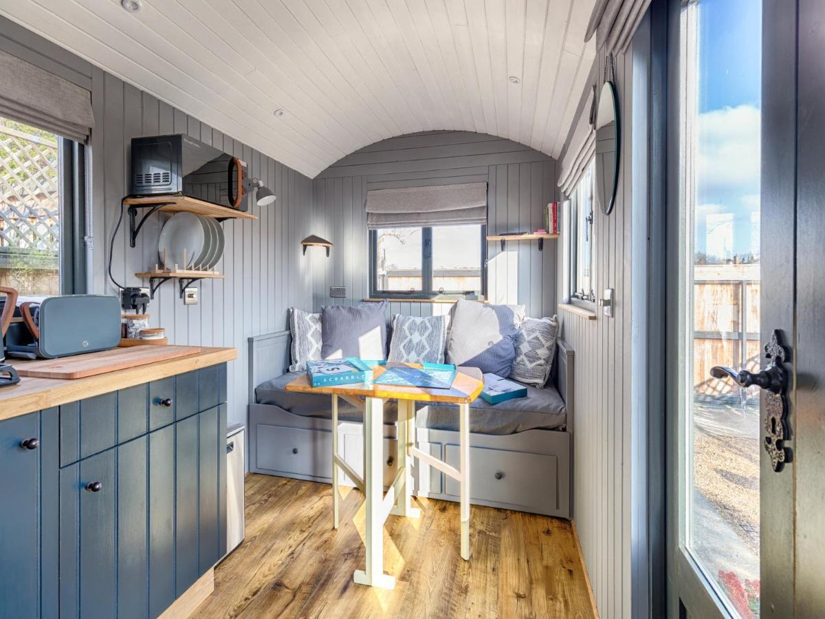 Pass The Keys Whitstable Shepherds Hut Minutes From The Harbour Villa Bagian luar foto