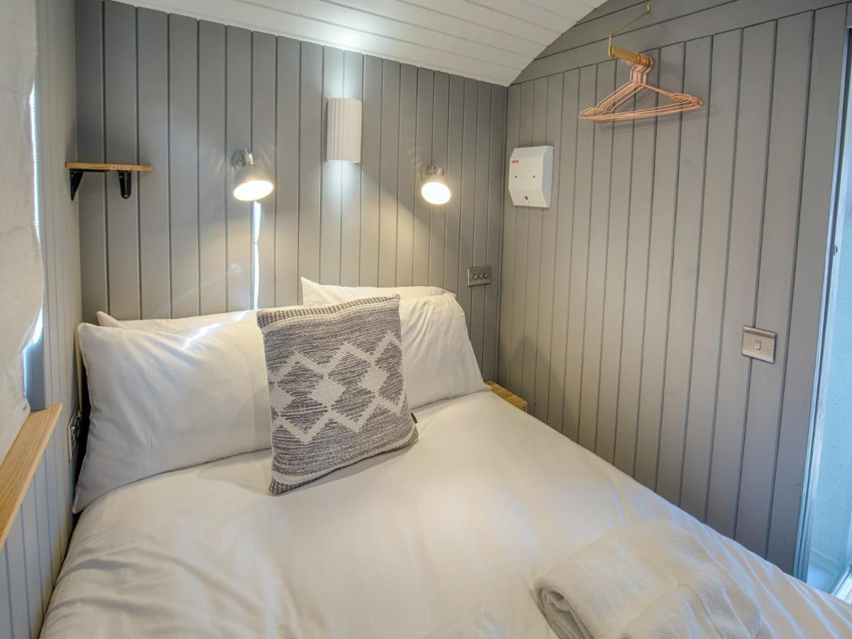 Pass The Keys Whitstable Shepherds Hut Minutes From The Harbour Villa Bagian luar foto