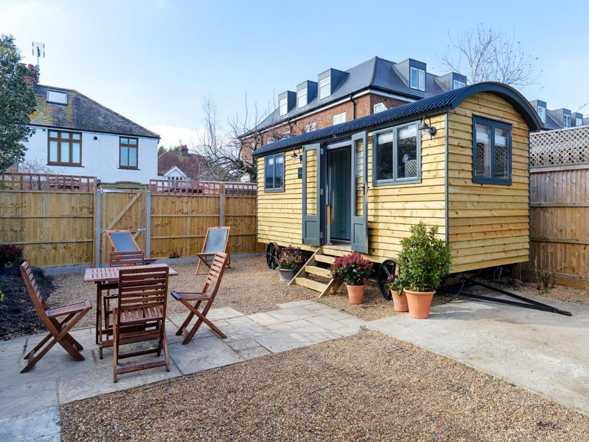 Pass The Keys Whitstable Shepherds Hut Minutes From The Harbour Villa Bagian luar foto