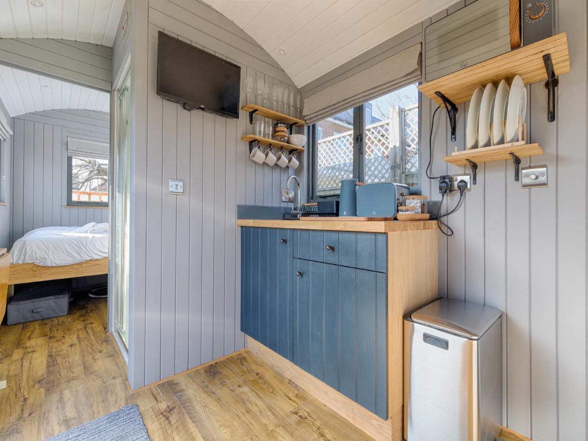 Pass The Keys Whitstable Shepherds Hut Minutes From The Harbour Bagian luar foto