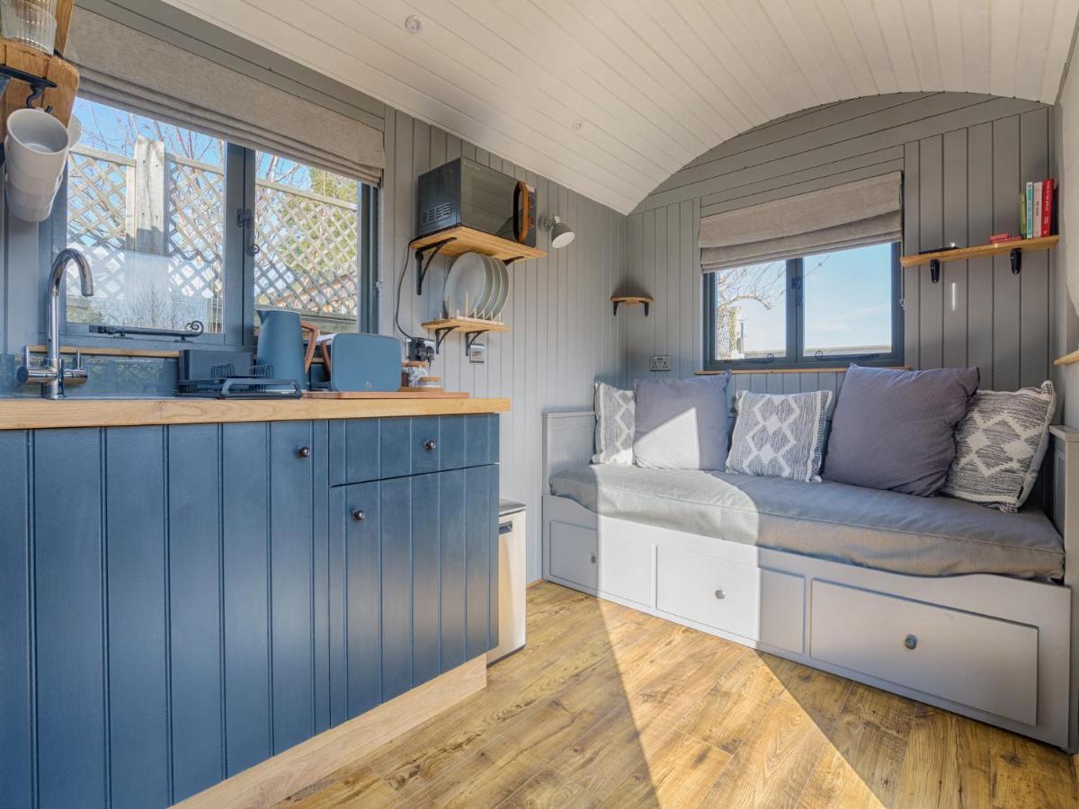 Pass The Keys Whitstable Shepherds Hut Minutes From The Harbour Villa Bagian luar foto