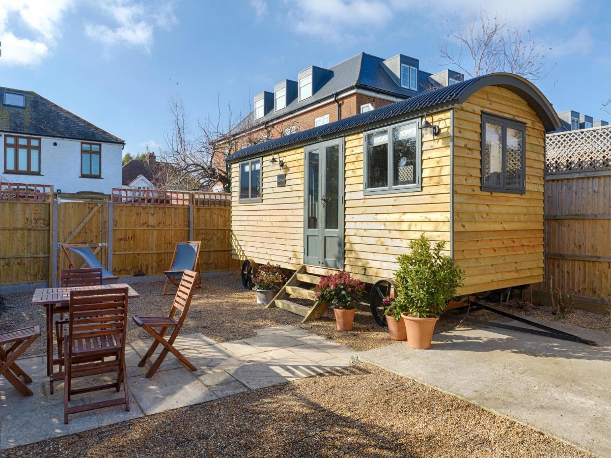 Pass The Keys Whitstable Shepherds Hut Minutes From The Harbour Villa Bagian luar foto