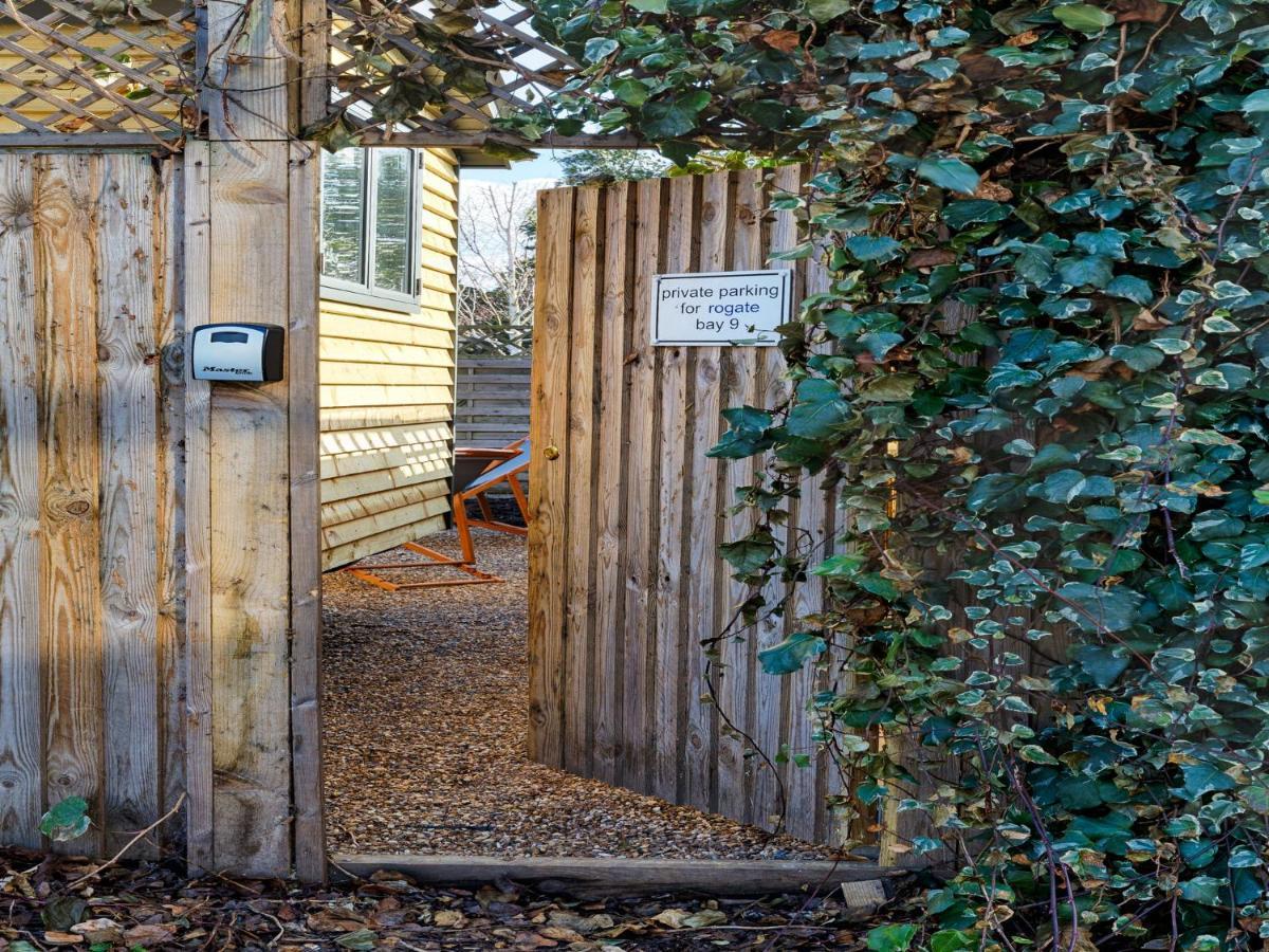 Pass The Keys Whitstable Shepherds Hut Minutes From The Harbour Villa Bagian luar foto