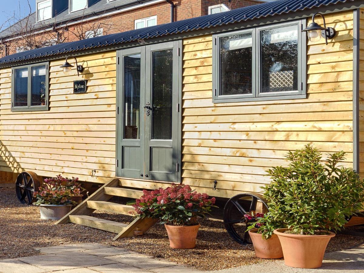 Pass The Keys Whitstable Shepherds Hut Minutes From The Harbour Villa Bagian luar foto